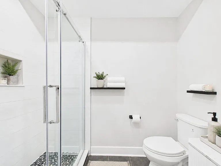 2449 Turner St — Photo 42