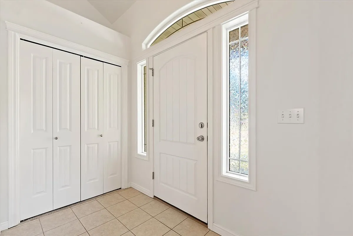4 bed, 2.5 bath, 1611 sqft, $2,650 — Photo 4