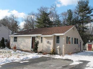7 Walsh Rd, Bedford, MA 01730