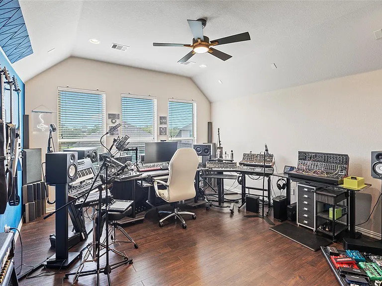 18002 Heartsong Dr — Photo 23