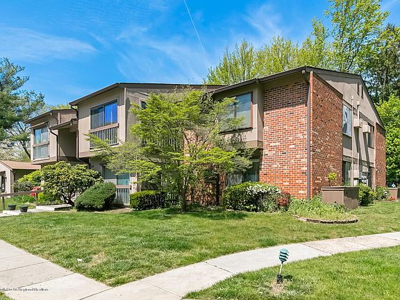 2nd image of 62 Manchester Ct