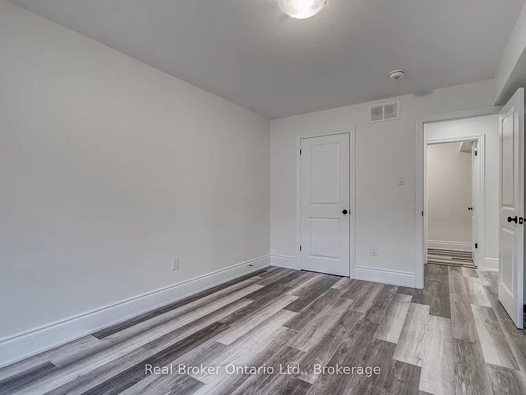 220 Caroline St S #1 — Photo 14