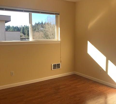 4th image of 417 Bellevue Way SE APT 404