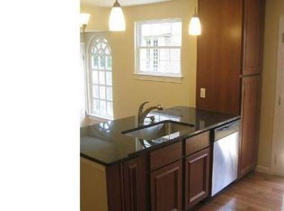 225 Rock Glen Rd, Wynnewood, PA 19096
