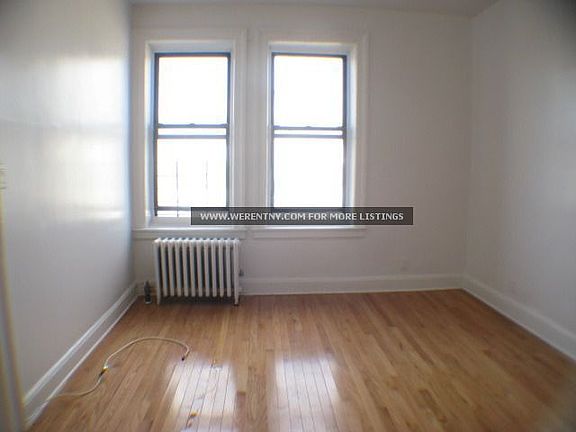 4th image of 3805 Crescent St APT 4F