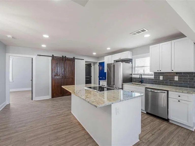 671 John St NW — Photo 7
