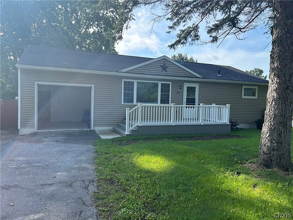 3 bed, 2.0 bath, 1520 sqft, $2,000 — Photo 2