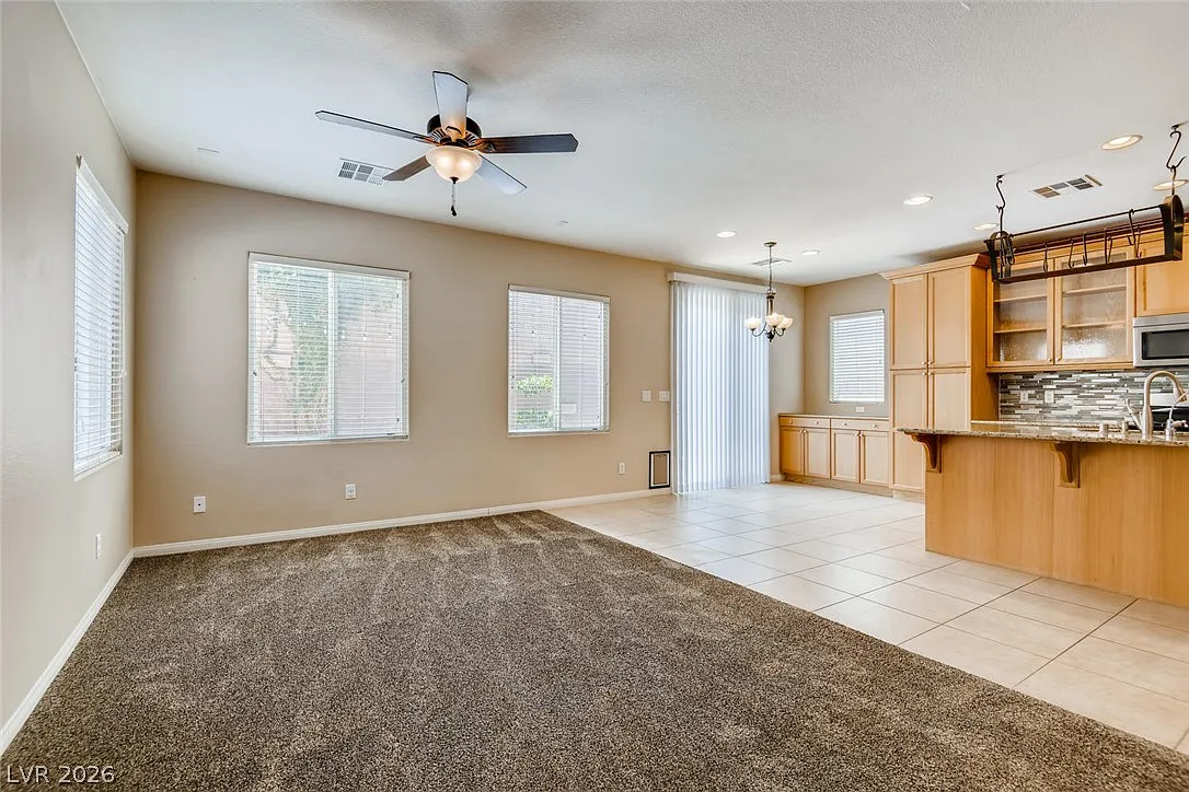 5 bed, 4.0 bath, 2407 sqft, $3,000 — Photo 3