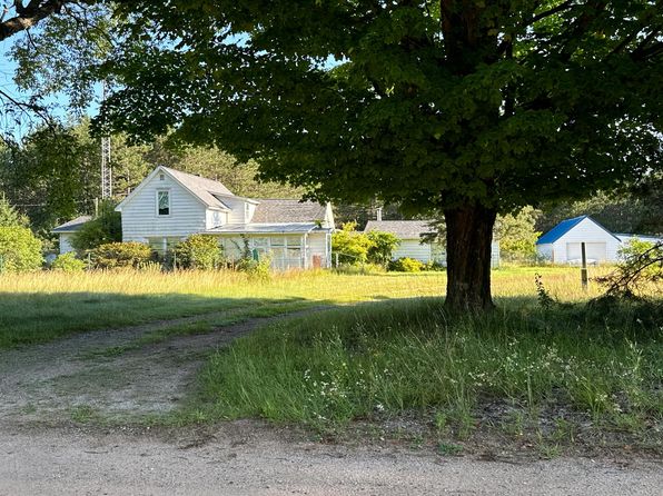 14114 Makinen Rd, Kaleva, MI 49645
