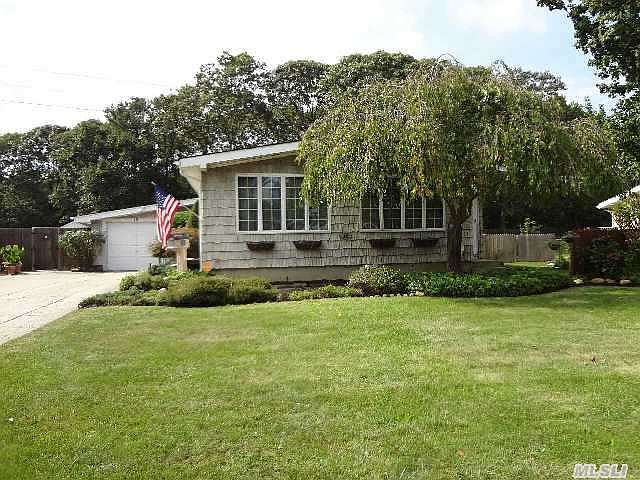 1st image of 18 Kayron Dr