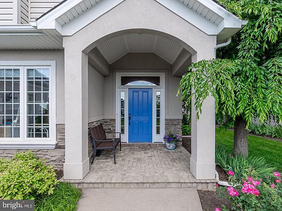 2nd image of 678 Coltsfoot Ln