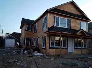 215 Washington Ave, Mineola, NY 11501