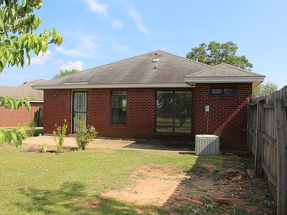 3rd image of 316 Brownwood Ct