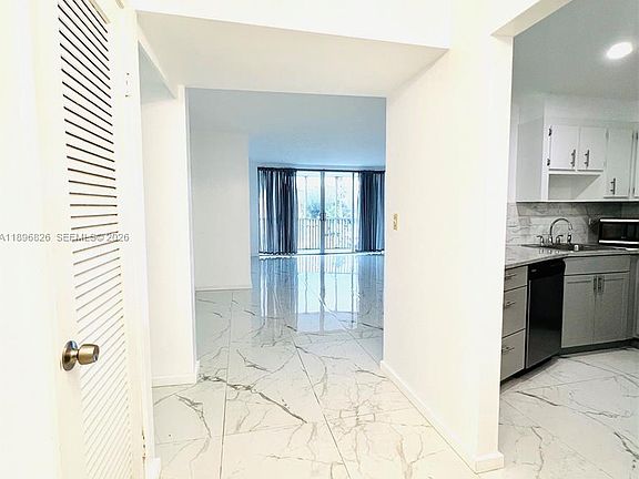 4th image of 1710 NE 191st St APT 307-3