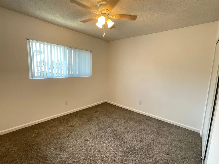 126 E Wilken Way — Photo 16