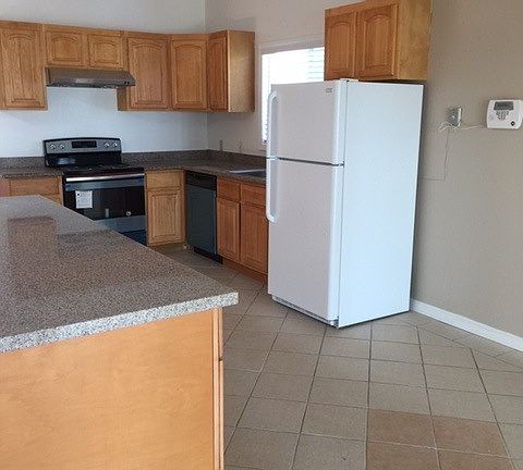 4th image of 3761 Elston Dr