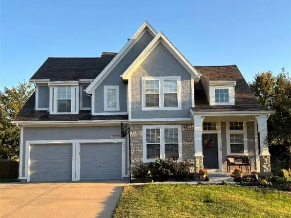 2325 W Piatt Ln, Olathe, KS 66061