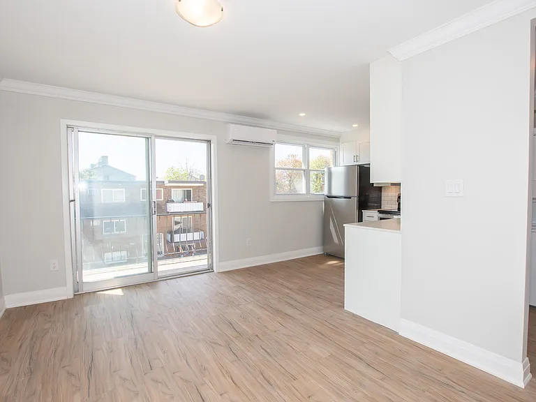 81 Empire St #10 — Photo 2