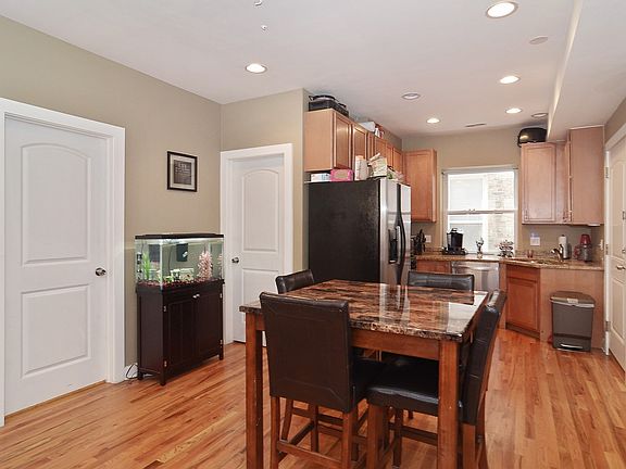 5th image of 1432 N Maplewood Ave APT 202