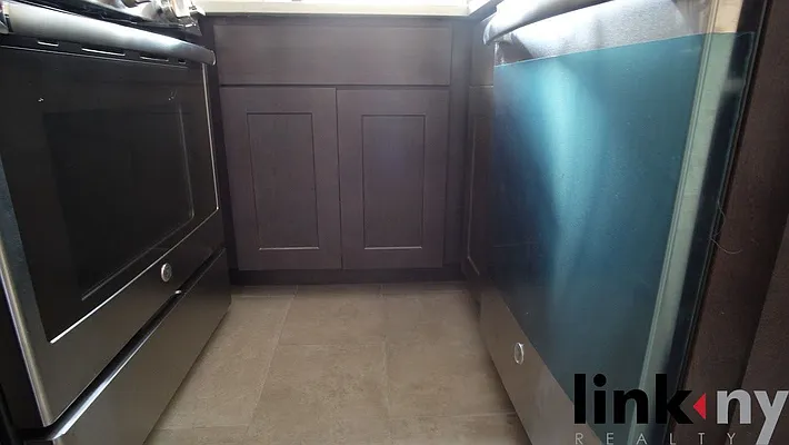 Rented by Link NY Realty | media 28