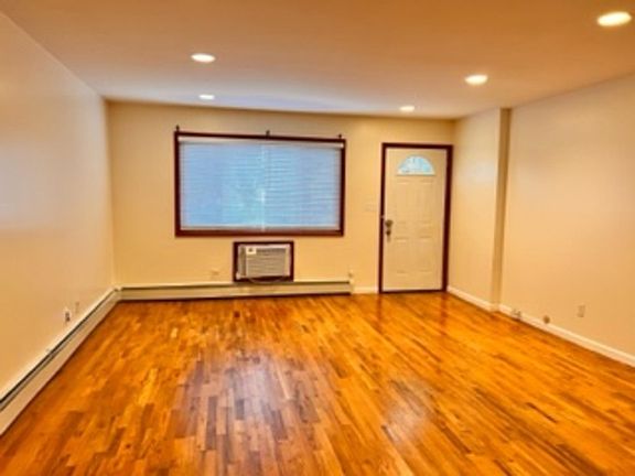 2nd image of 11928 153rd St Floor 1