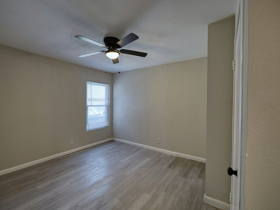 3 B - Fully Furnished Room - with bed, television, wifi, closet, working desk