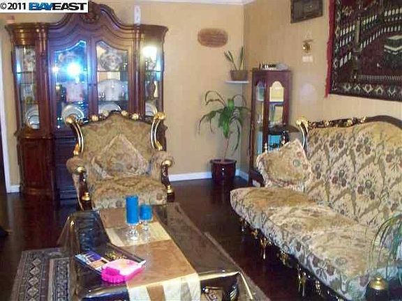 3rd image of 26339 Underwood Ave