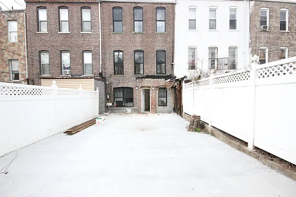 Rented by Nooklyn NYC LLC | media 90