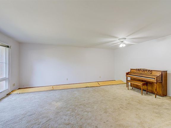 5th image of 543 Coach Light Ln