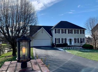 329 Ridgetop Dr, Bristol, TN 37618