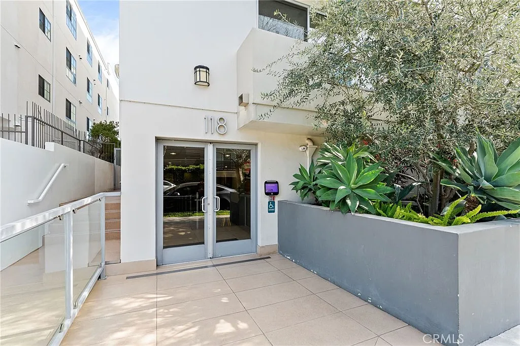3 bed, 1500 sqft, $4,950 — Photo 3