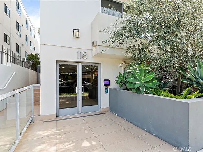 118 N Kings Rd #201 — Photo 3