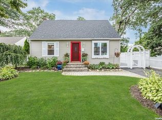 22 Walnut Ave, Patchogue, NY 11772