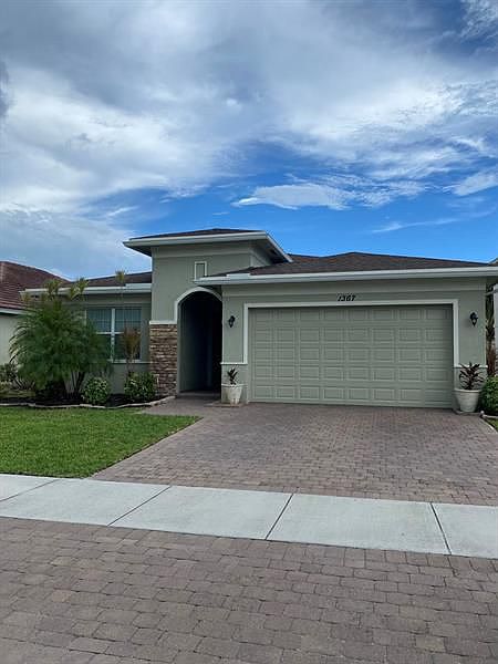 1st image of 1367 NW Leonardo Cir