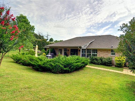 5th image of 1121 W Lake Dr