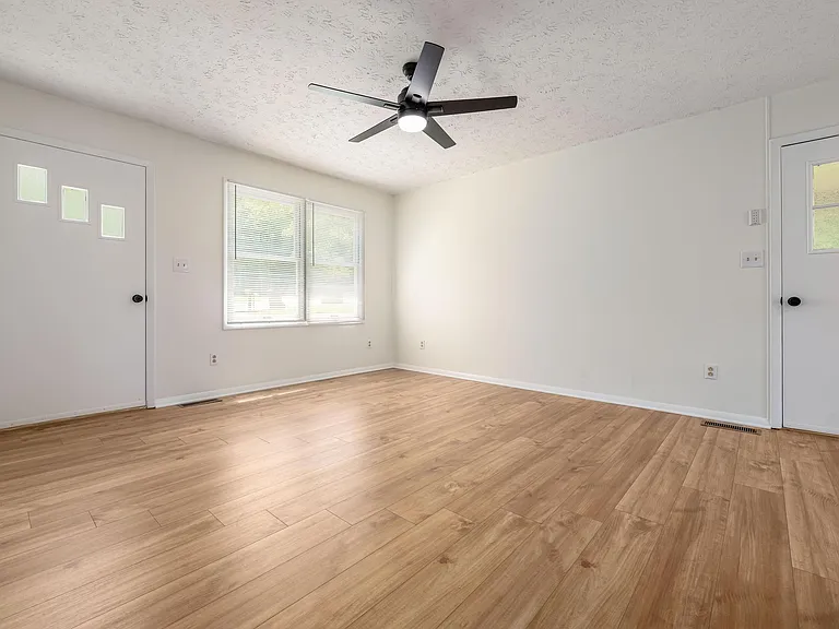 1315 Adobe Dr — Photo 5