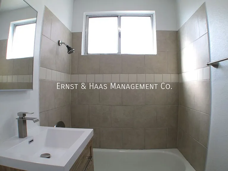 230 E Hullett St #1 — Photo 18