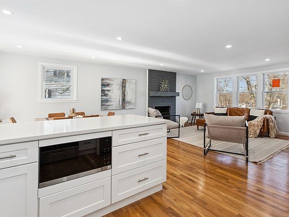 4th image of 25 Yale Dr