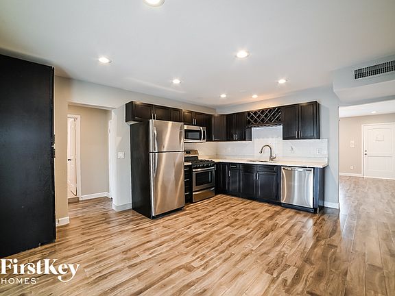 3rd image of 3136 E Larkspur Dr