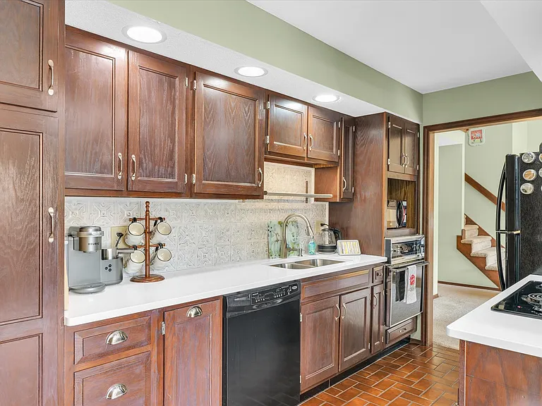 1 Lyndhurst Village Ct — Photo 7
