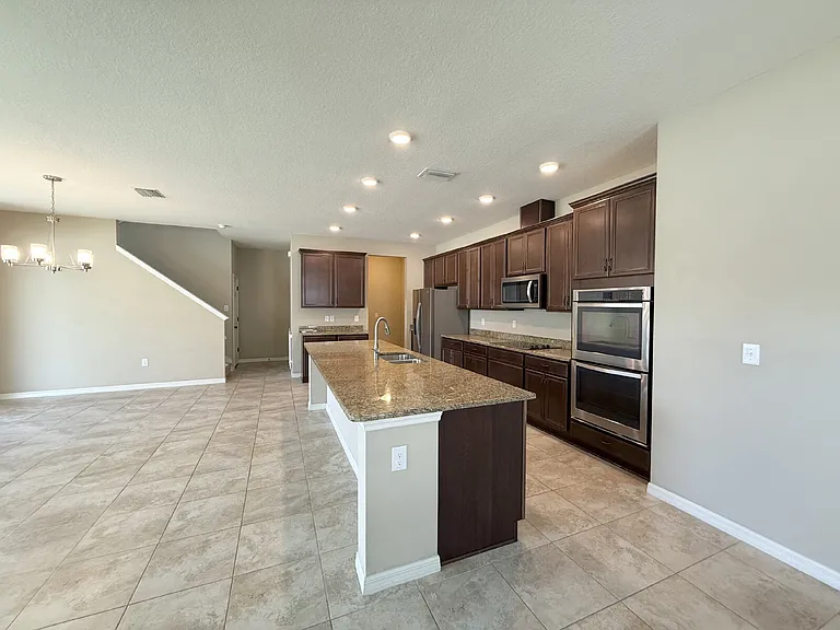 1946 Hidden Springs Dr — Photo 7