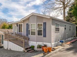 622 Mikaela Ln, Flat Rock, NC 28731