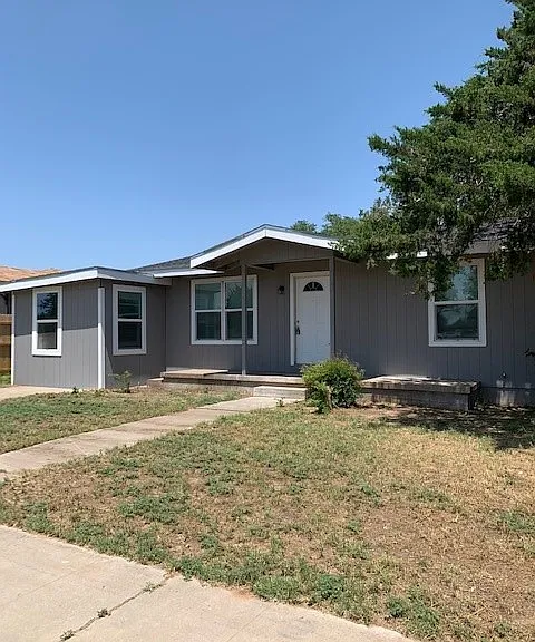 2720 N Hancock Ave — Photo 1