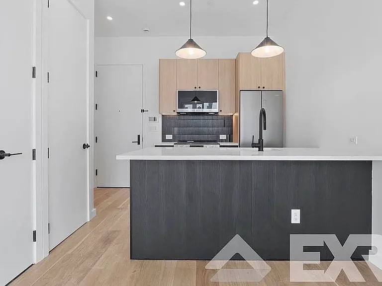 11-14 35th Ave #522 — Photo 2