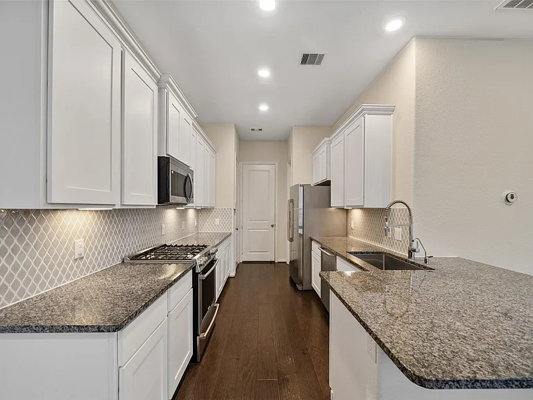 708 Ivory Manor Dr — Photo 13