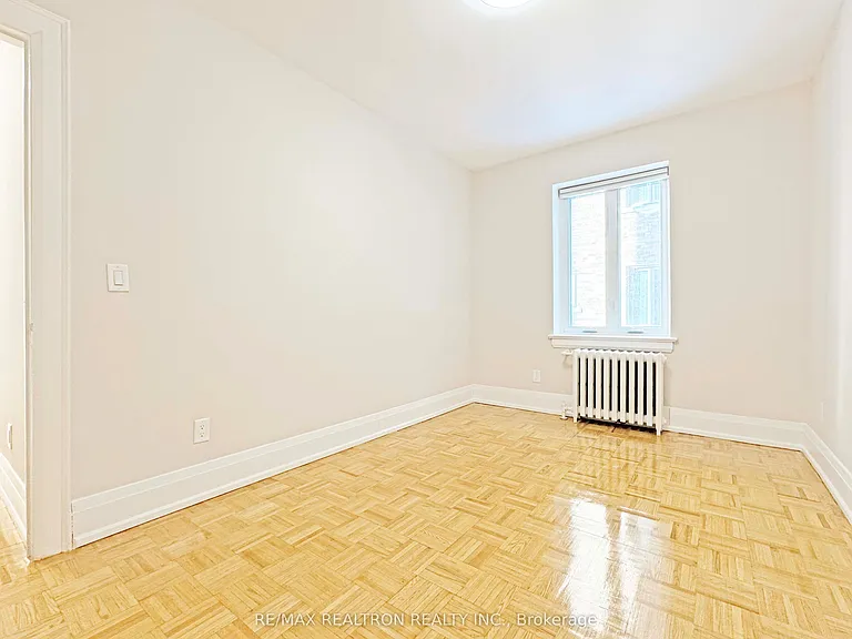 394 Avenue Rd #402 — Photo 8