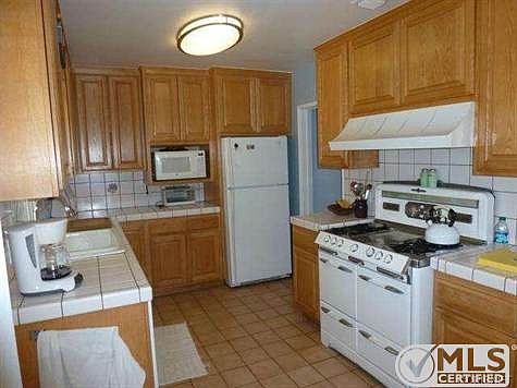 3rd image of 6440 Varna Ave