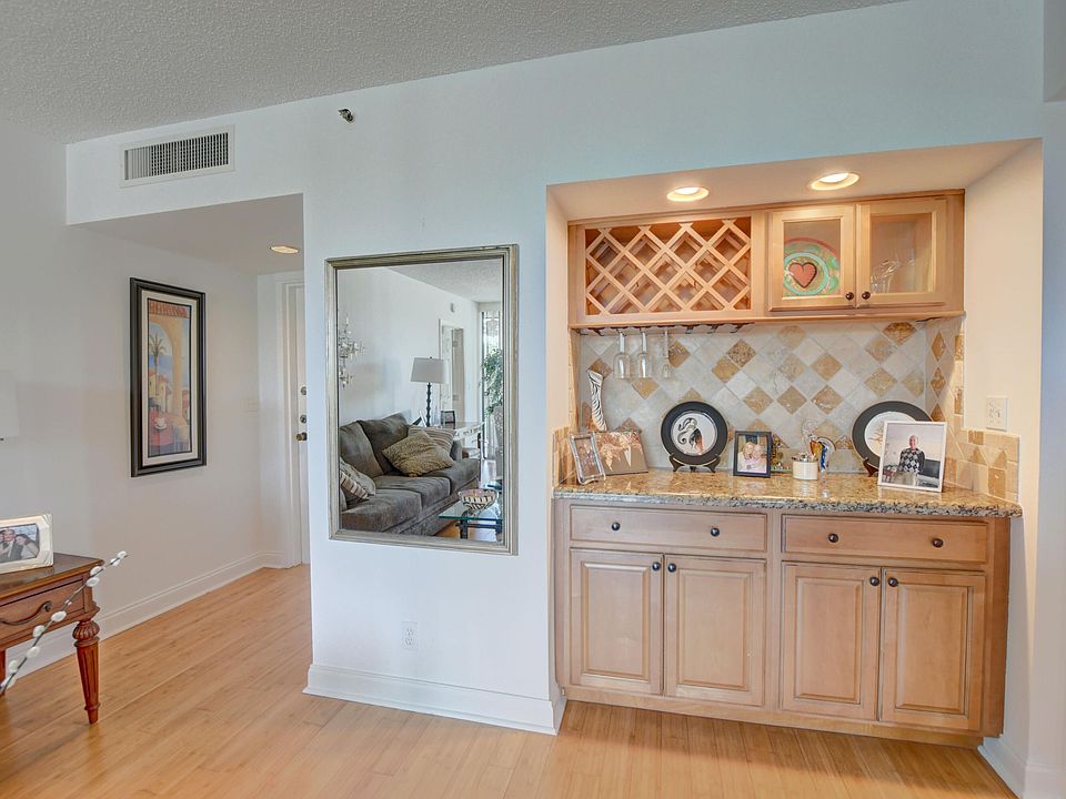 Willowood Midrise Condominiums 6815 Willow Wood Dr Boca Raton, FL