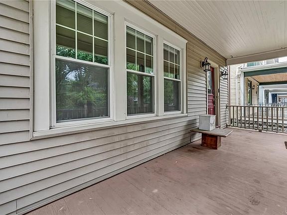 4th image of 651 W Delavan Ave