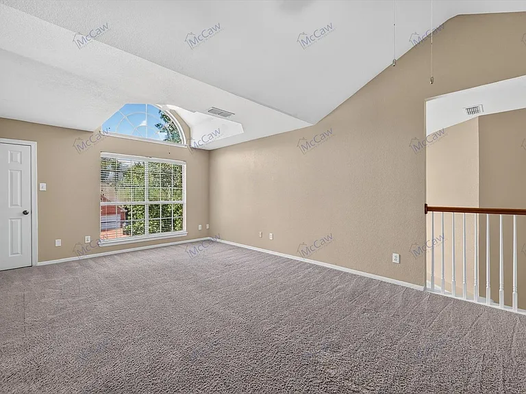 504 Coventry Dr — Photo 12